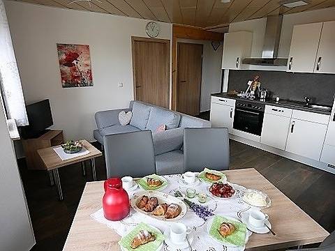 Vacation apartment for 5 people, with terrace and yard, kid friendly in Upper Swabia