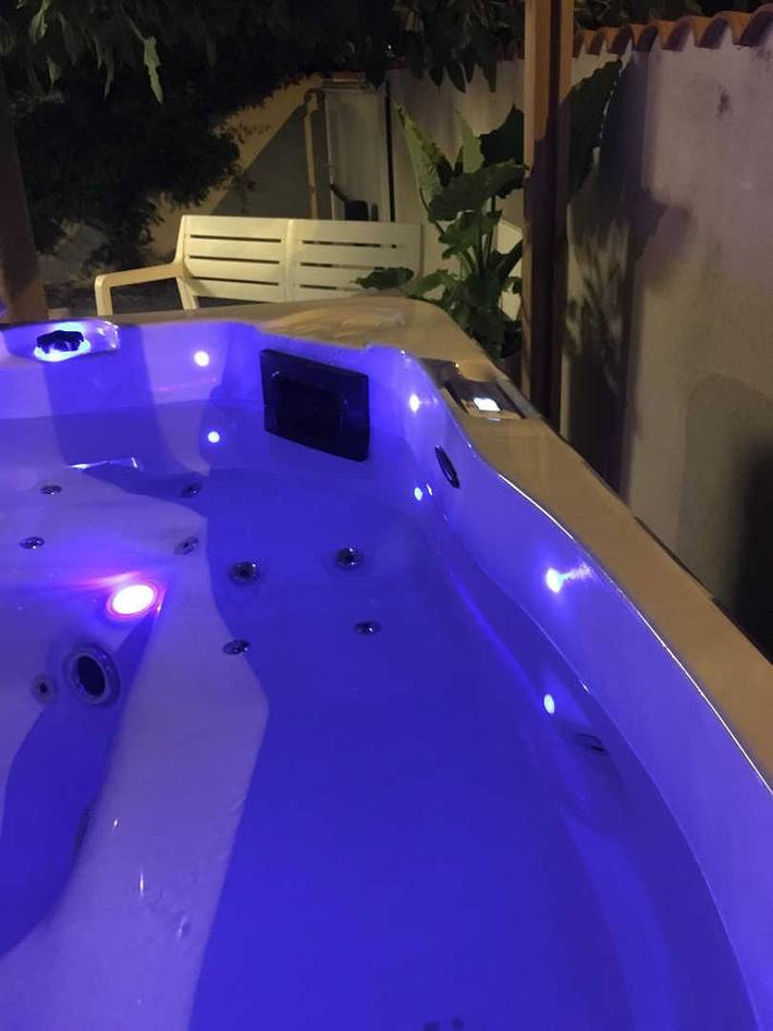 Gîte pour 4 personnes, avec jacuzzi et terrasse à Agde - 2