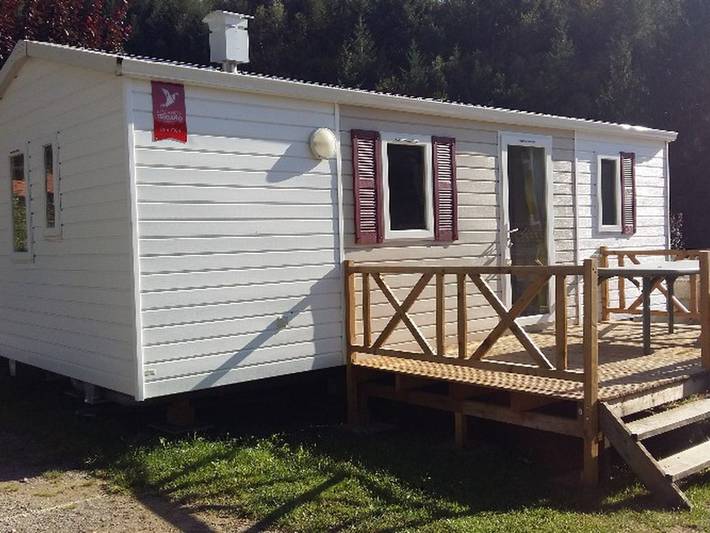 Camping voor 6 personen, met terras en zwembad in Loire