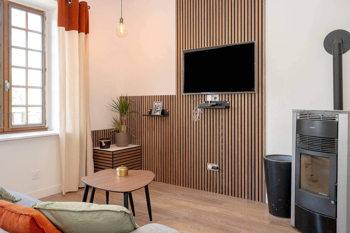 Entire apartment, Apartment 'Kali-Milo' with Shared Garden and Wi-Fi in Saint-Romain-de-Jalionas, La Tour-du-Pin region