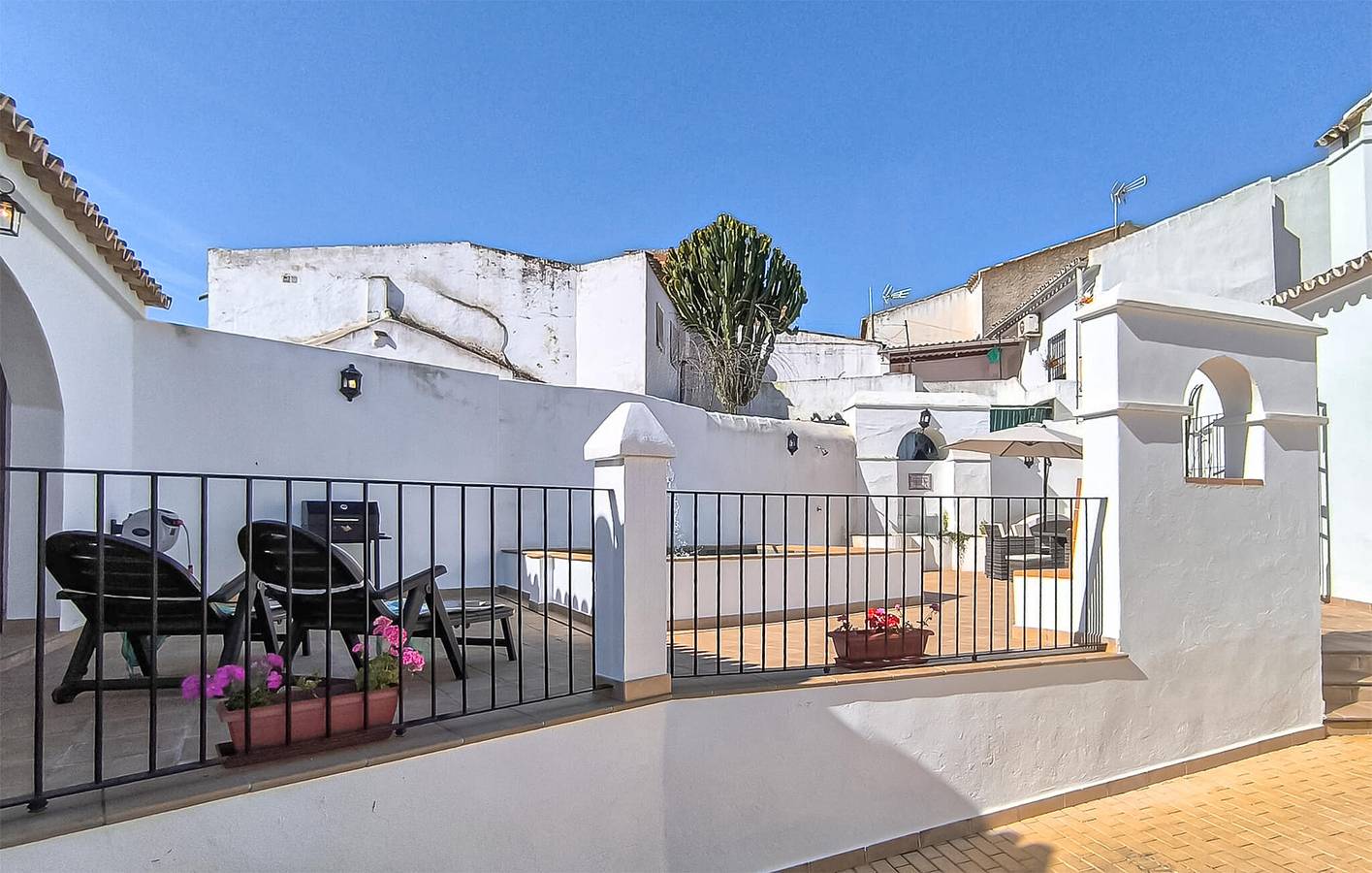 Gemütliche Wohnung mit Pool und Kamin – 400 m zum Stadtzentrum in Castilblanco de los Arroyos, Sevilla Provinz
