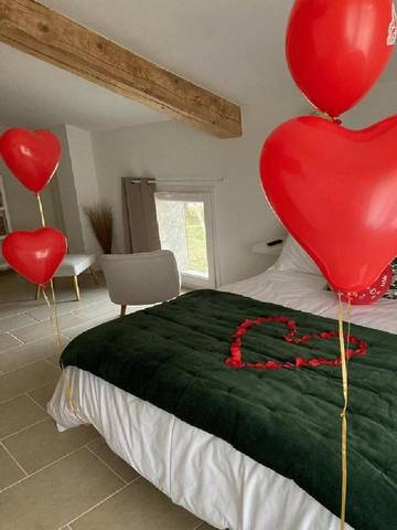 Chambre d’hôte pour 2 personnes, avec jacuzzi ainsi que jardin et piscine à Saint-Julien-de-Cassagnas