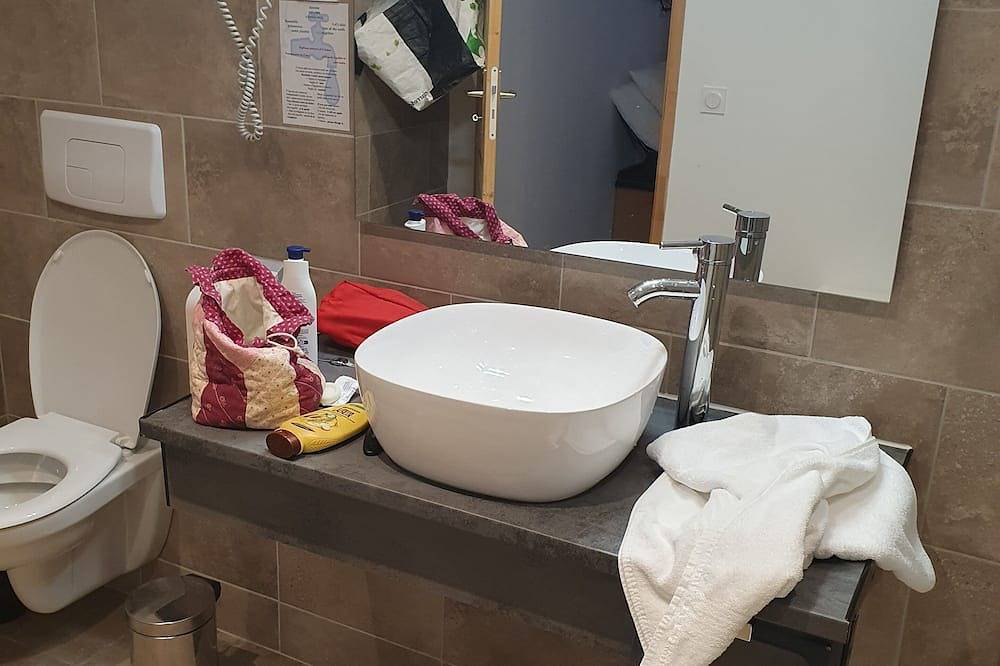 Entire apartment, Appartement Porto, à 2 pas des Plages et de la Marina. Idéal Pour 4 Personnes in Ota, Parc naturel régional de Corse