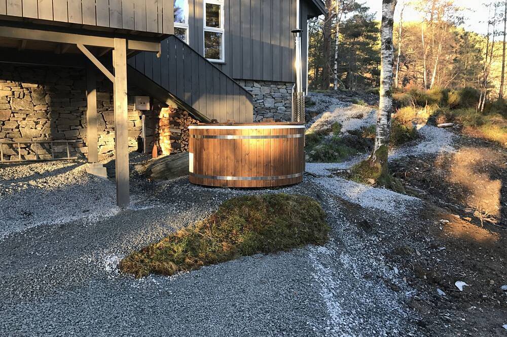Familienfreundliches Möbelhaus in ruhiger Umgebung. 8 Pers Sauna und Jacuzzi in Stord
