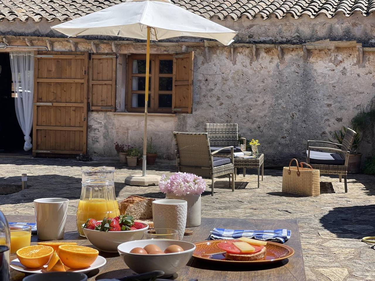 Charming Holiday Home with Pool, Bbq, and Scenic Views in Majorca's Heart in Lloret de Vistalegre, Majorca Center