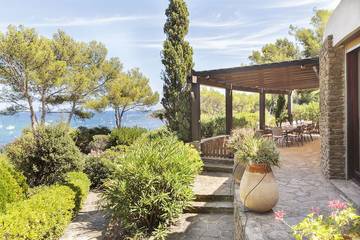 Villa pour 8 personnes, avec terrasse ainsi que jacuzzi et jardin, animaux acceptés dans Cap Bénat