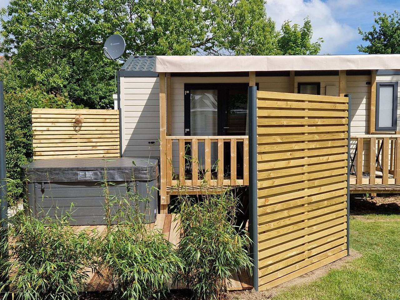 Mobile home with private spa and terrace in Pordic in Pordic, Côte de Goëlo