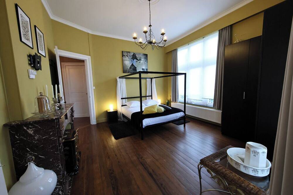 Apartamento entero, 3 minutes from the city center, apartment in a “Belle Epoque” style villa. in Spa, Liège region