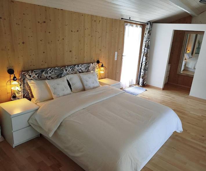 Chambre d’hôte pour 2 personnes, avec Terrasse et Jacuzzi ainsi que Jardin et Vue sur le lac