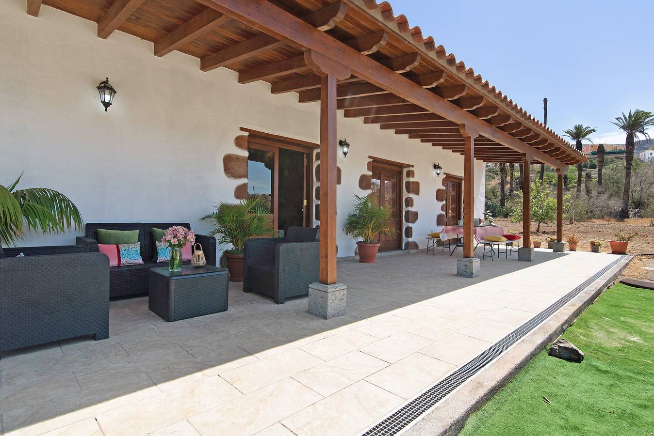 Casa de vacaciones accesible 'El Algarrobero' con vistas a la montaña y piscina privada in Santa Lucía de Tirajana, Gran Canaria Sur