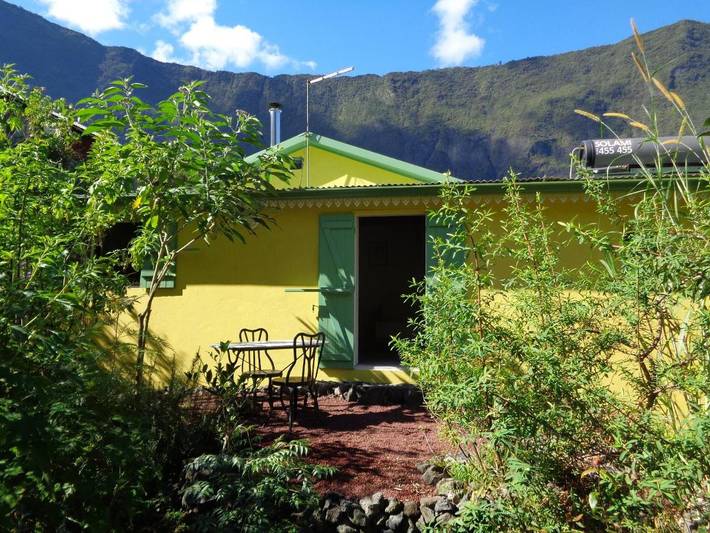 Location de vacances pour 2 personnes, avec terrasse ainsi que vue et jardin dans Palmiste Rouge - 2