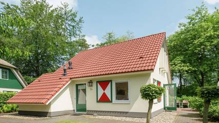 Ferienhaus für 4 Personen, mit Seeblick und Terrasse sowie Garten in den Niederlande