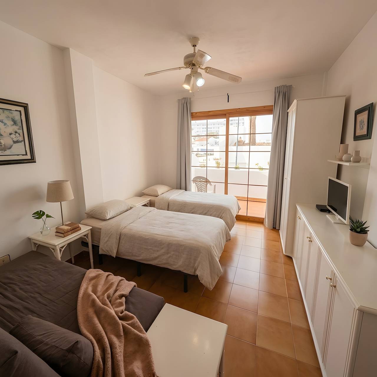 Entire studio, Studio Apartment in central area of Las Americas. in San Eugenio Alto, Adeje