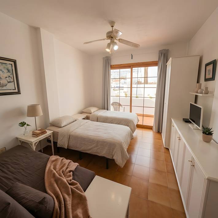 Estudio entero, Estudio en el centro de Playa de las Américas, cerca del mar y piscina climatizada in San Eugenio Alto, Adeje