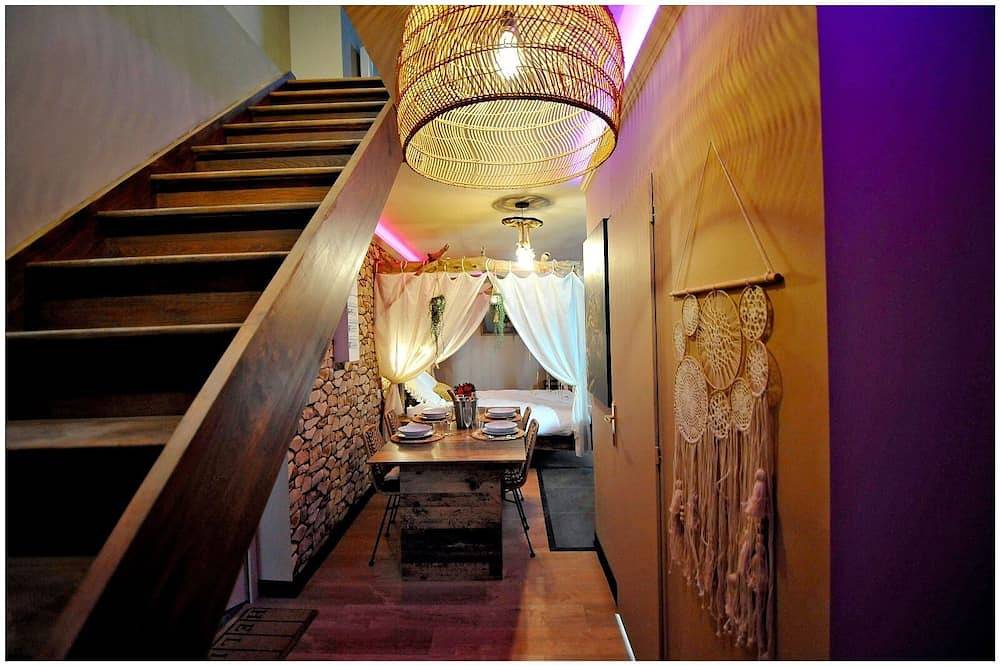 Évasion Safari luxe, Spa Xxl privatif, Écran cinéma, Cascade d'eau, 4 couchages in Bourgoin-Jallieu, Région de La Tour-du-Pin