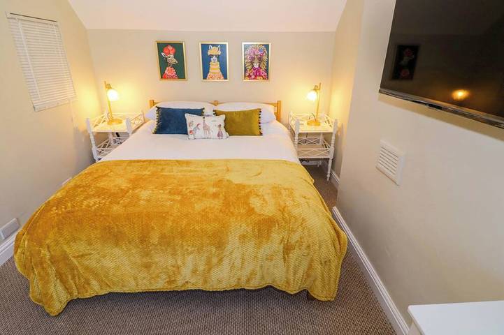 Fern Cottage, pet friendly in Lichfield in Staffordshire