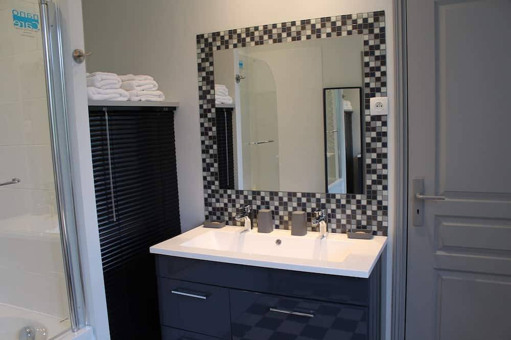 Belle suite de 2 chambres et une salle de bains dans un château en Sologne in Salbris, Sologne