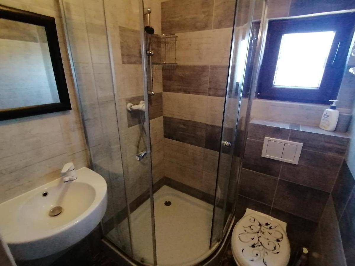 Domki Złota Rybka nad Jeziorem Solińskim jacuzzi in Karpaty (Polska)