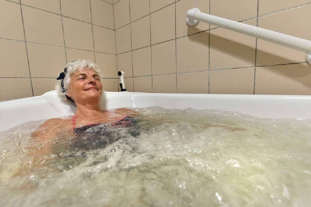 La Cabane Aux Ecrevisses- Les Pieds Dans L'Eau in Châteauneuf-les-Bains, Puy-de-Dôme