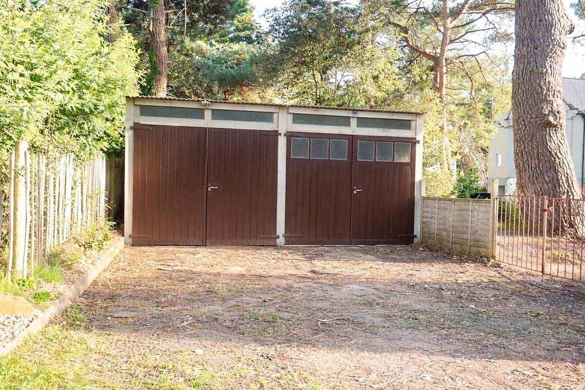 Entire apartment, Apartment with Balcony in Sandbanks, Poole