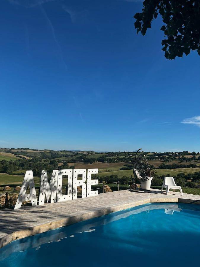 Location de vacances pour 2 personnes, avec piscine ainsi que vue et jardin à Corinaldo - 3