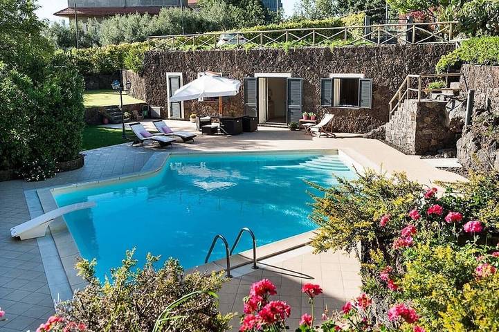 Villa für 4 Personen, mit Garten in Ragalna