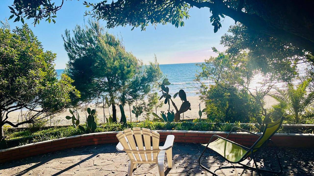 Villa Greg stupenda casa sulla spiaggia con accesso diretto al mare in Spiagga Salto di Fondi, Fondi