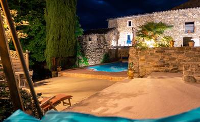 Gîte pour 20 personnes, avec jardin ainsi que terrasse et piscine à Soyans