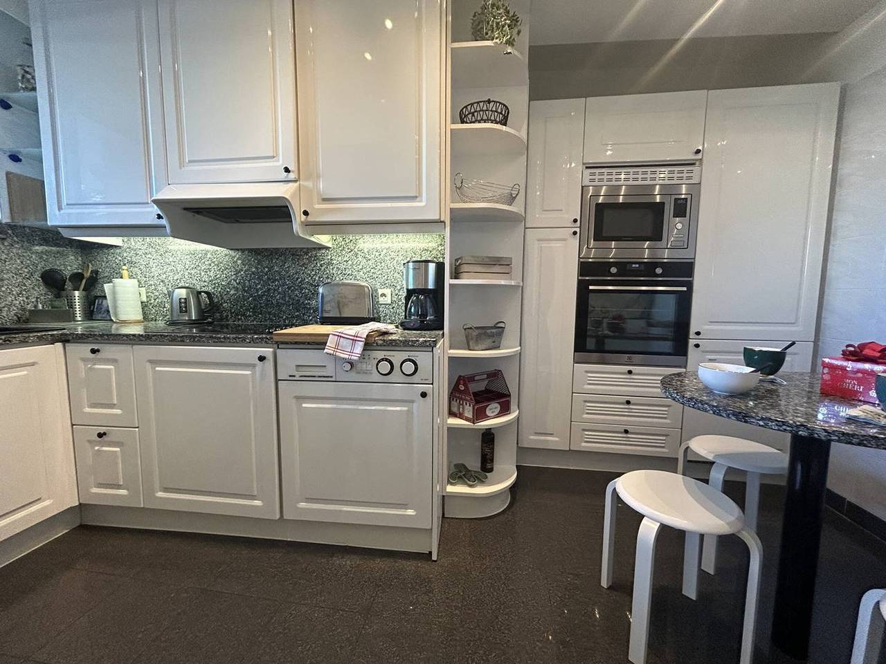Appartement entier, Appart 2P à Villeneuve: Clim, 4 couchages in Villeneuve-Loubet Plage, Villeneuve-Loubet