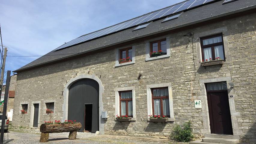 Location de vacances pour 18 personnes, avec jardin, animaux acceptés à Beauraing