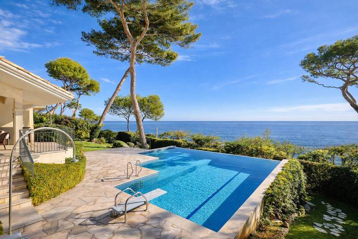 Villa for 9 people, with terrace and garden in Cap d’Antibes
