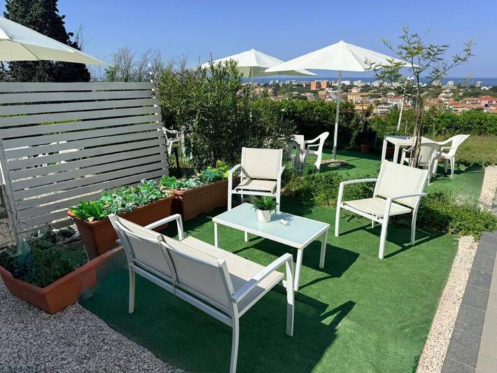 B&b per 6 persone, con Idromassaggio e Terrazza nonché Giardino e Panorama a Riccione