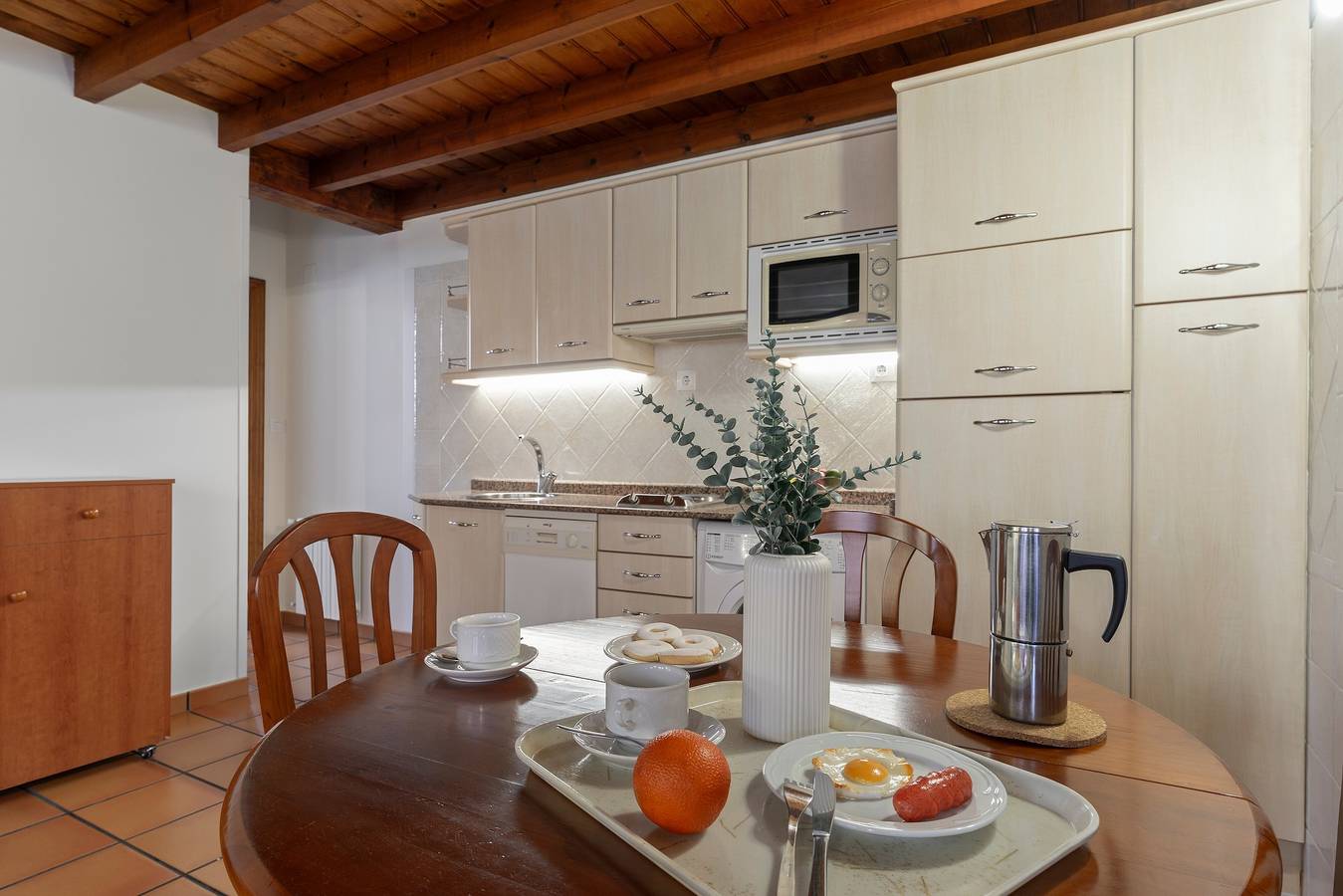Ganze Wohnung, Ferienwohnung 'La Mata' mit Balkon und Wi-Fi in Bustio, Ribadedeva