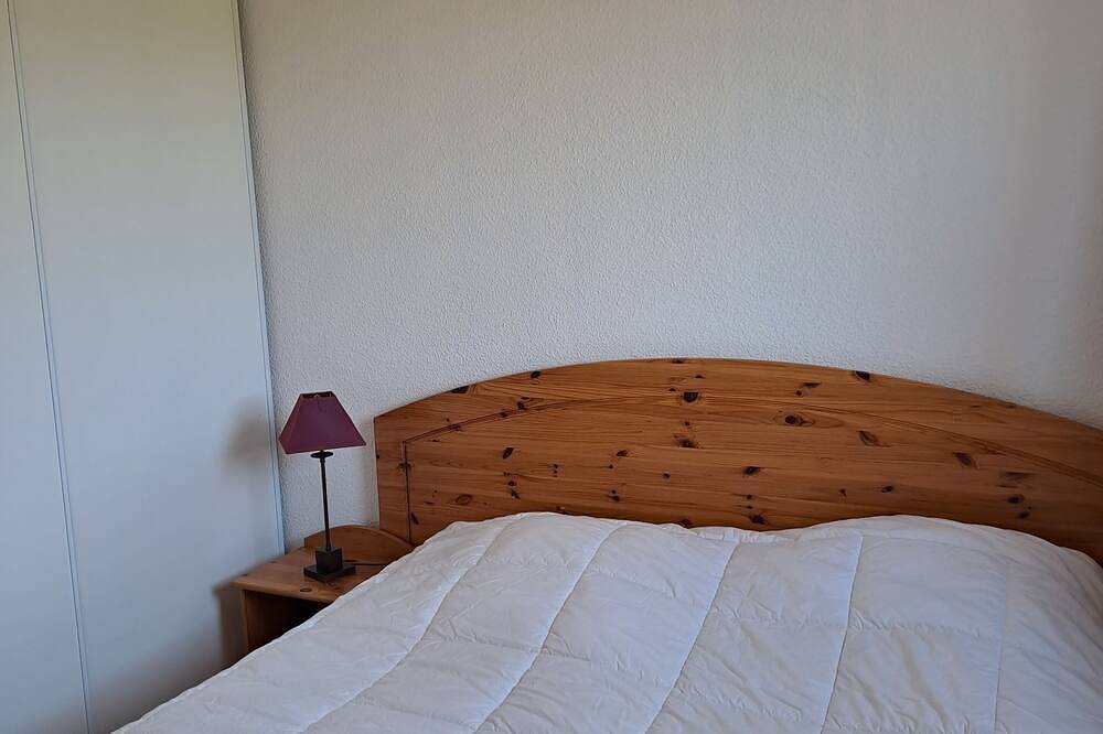 Entire apartment, Logement 2 Chambres, Entièrement Rénové, Dans Résidence Avec Piscine in Montbrun-les-Bains, Nyons region