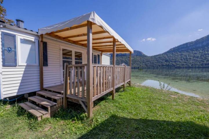 Location de vacances pour 4 personnes, avec vue sur le lac et vue ainsi que terrasse et piscine, animaux acceptés à Condes - 3