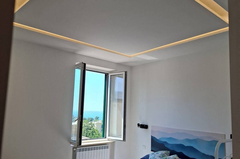 Spacious room with sea view, 5 minutes from the enchanting beaches of meta. in Meta, Península Sorrentina