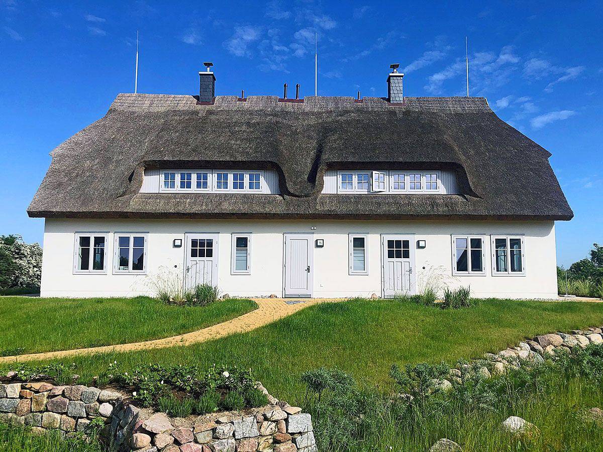 Strandnah und Seeblick über 2 Etagen mit Waschmaschine, Sauna und Internet in Lancken, Dranske