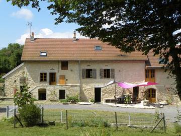 Gîte pour 5 personnes, avec jardin et terrasse à Antully