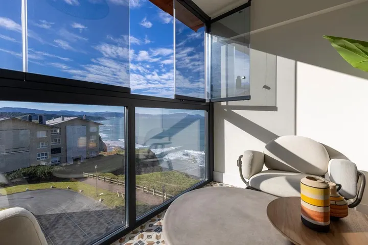 Apartamento de vacaciones para 5 personas, con vistas y piscina además de piscina para niños y jardín - 1