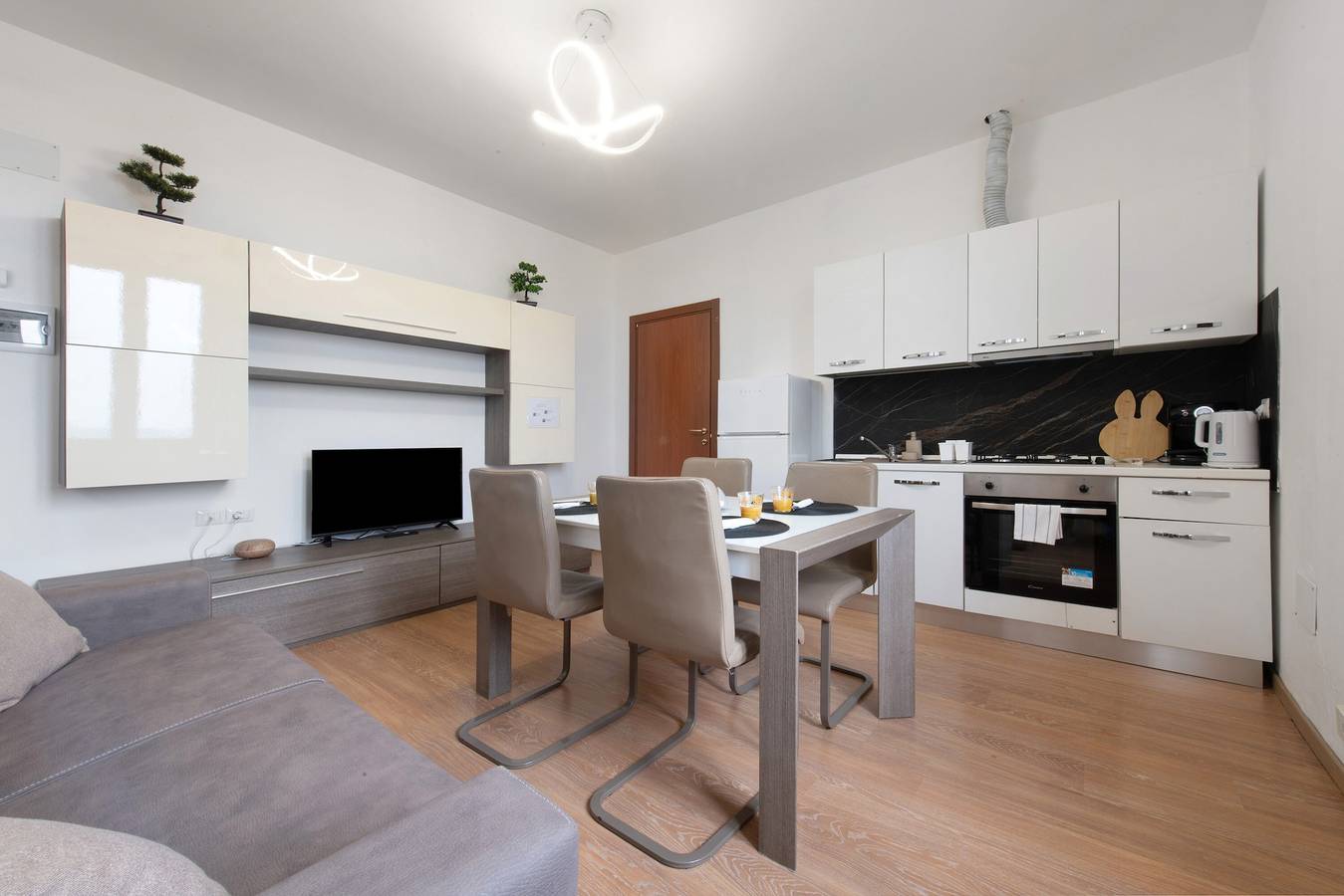 Appartement entier, Appartement 'Dream House' avec balcon et climatisation in Senna Comasco, Brianza