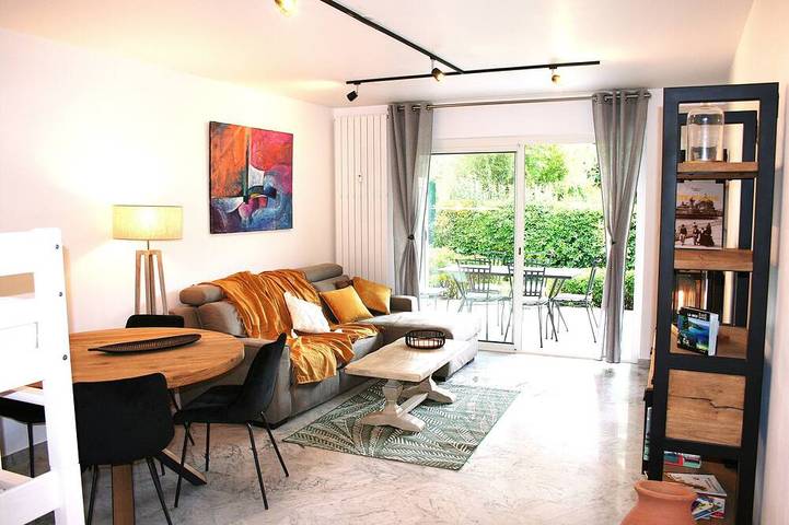 Location de vacances pour 5 personnes, avec jardin ainsi que piscine et terrasse dans Cros de Cagnes