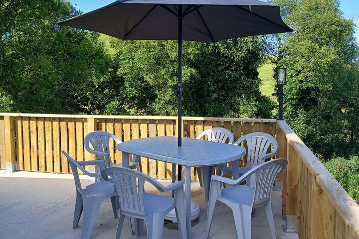 Gîte pour 6 personnes, avec jardin ainsi que terrasse et vue sur le lac, animaux acceptés dans Donegal - 3