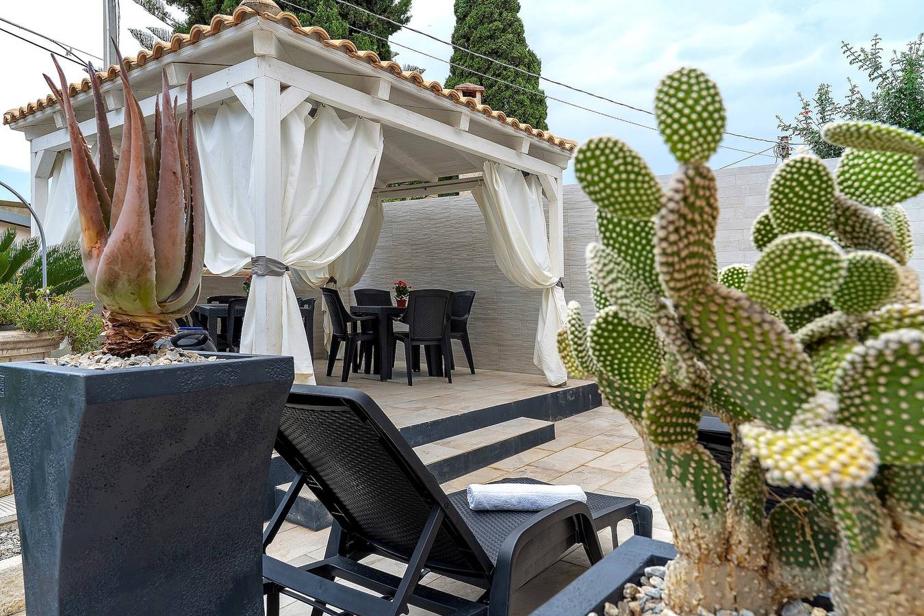 Villa Anny mit Whirlpool, nur wenige Schritte vom Meer entfernt in Falaride, Avola