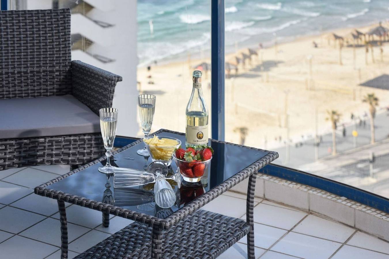 Appartement entier, Spacious 1Br w Panoramic Sea View by Sea N' Rent in Tel Aviv, District de Tel Aviv