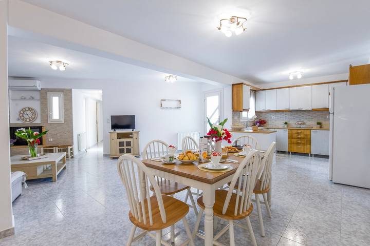 Location de vacances pour 4 personnes, avec vue sur l’océan ainsi que terrasse et jardin dans Náoussa - 3