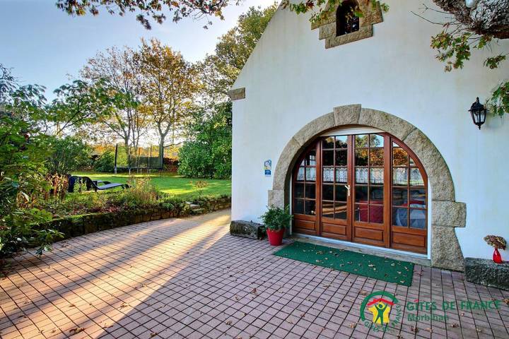 Gîte pour 4 personnes, avec terrasse et jardin à Locoal-Mendon