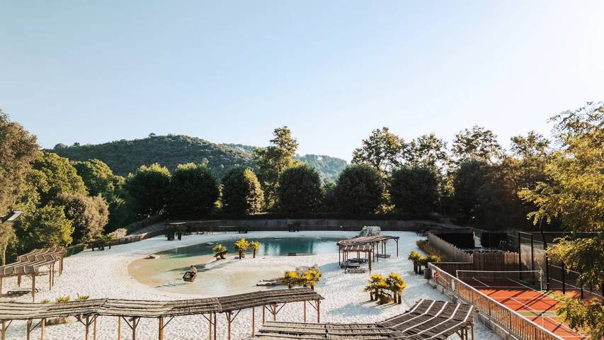 Chalet pour 4 personnes, avec Terrasse ainsi que Piscine et Vue