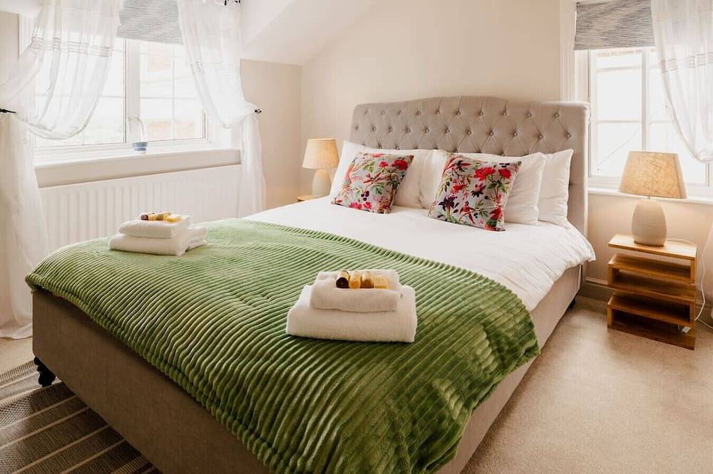 Well Located 2 Bed Cottage with Lovely River Views in Chester, Cheshire West and Chester