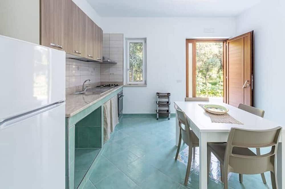 Entire apartment, Villa Anna - Holiday Home Palinuro 600 meters from the sea in Centola, Cilento