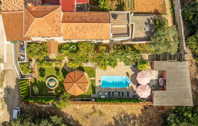 Urlaub am Meer: Modernes Apartment mit Pool und Terrasse, in Strandnähe in Ugljan, Insel Ugljan